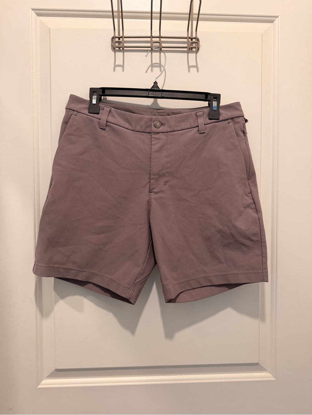 Lululemon Women's Ribbed
Chino Short Size 32